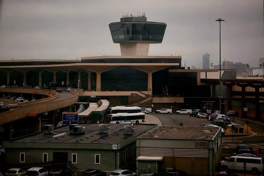 Newark Airport systems outage was ‘most dangerous situation,’ air traffic controller says 